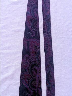 Brooks Brothers Purple and Navy Paisley Silk Tie